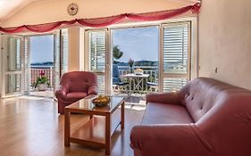Colonia Apartments